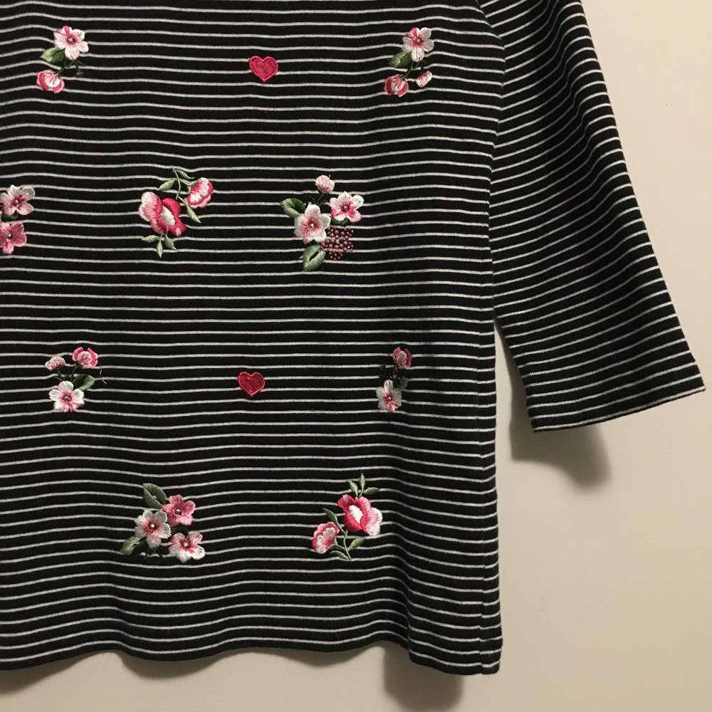 Karen Scott Pinstripe Cotton Jersey Long Sleeve Tee Floral Embroidered French Gi - Picture 4 of 15